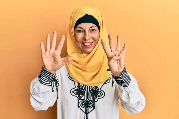 Middle Age Hispanic Woman Wearing Traditional Islamic Hijab Scarf Showing — Stock Photo, Image
