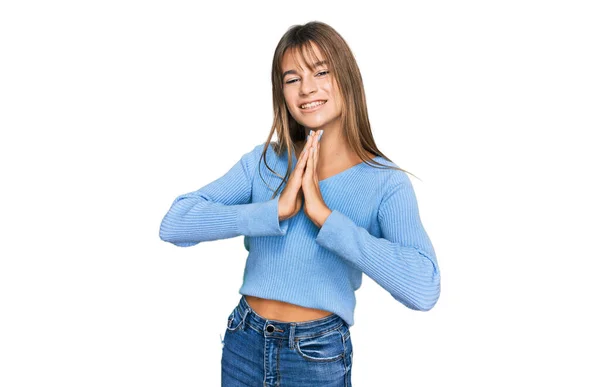 Έφηβος Καυκάσιος Κορίτσι Φορώντας Casual Ρούχα Προσεύχεται Χέρια Μαζί Ζητώντας — Φωτογραφία Αρχείου