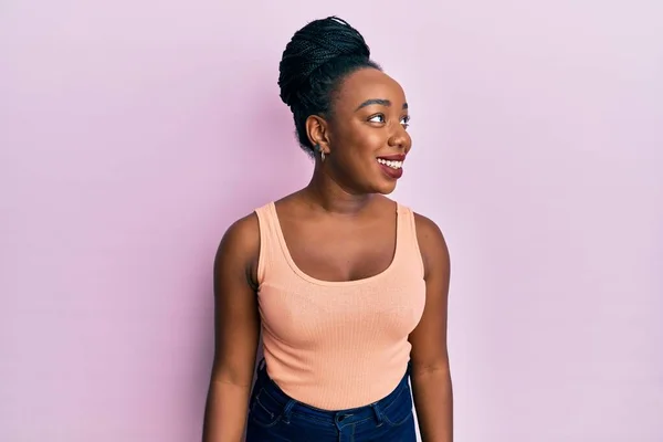 Jeune Femme Afro Américaine Portant Style Décontracté Avec Chemise Sans — Photo