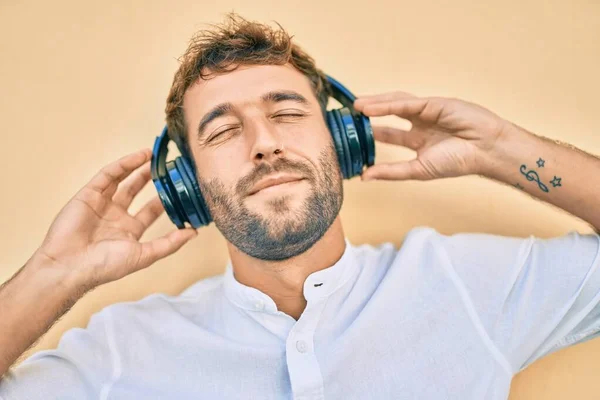 Handsome Man Beard Wearing Headphones Enjoying Listening Music Outdoors — Stock Photo, Image