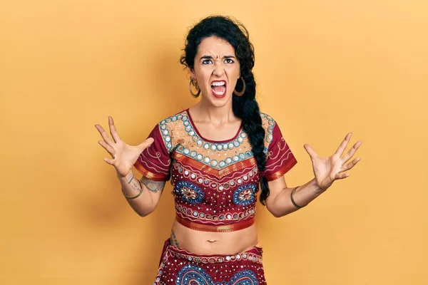 Fiatal Bindi Bollywood Ruhát Visel Őrült Őrült Kiabálás Kiabálás Agresszív — Stock Fotó
