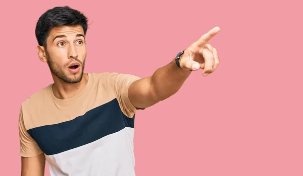 Young Handsome Man Wearing Casual Clothes Pointing Finger Surprised Ahead — Stock Photo, Image