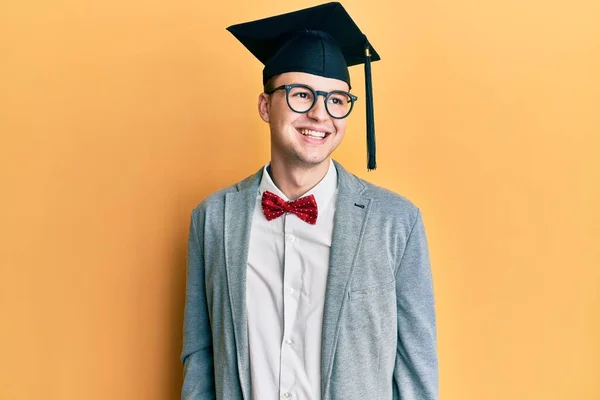 Young Caucasian Nerd Man Wearing Glasses Graduation Cap Looking Side — Stock Photo, Image