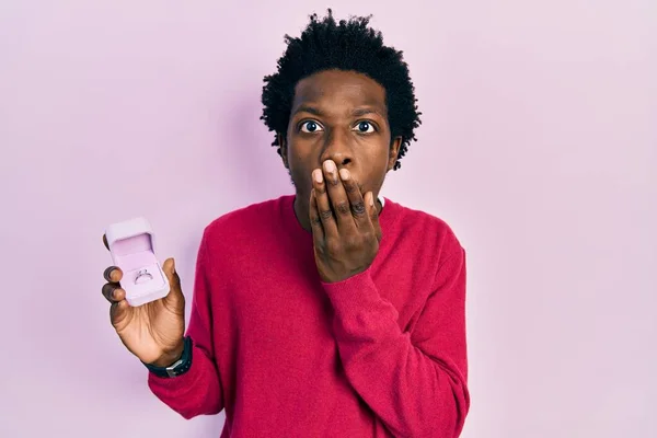Junger Afrikanisch Amerikanischer Mann Mit Verlobungsring Für Einen Heiratsantrag Der — Stockfoto