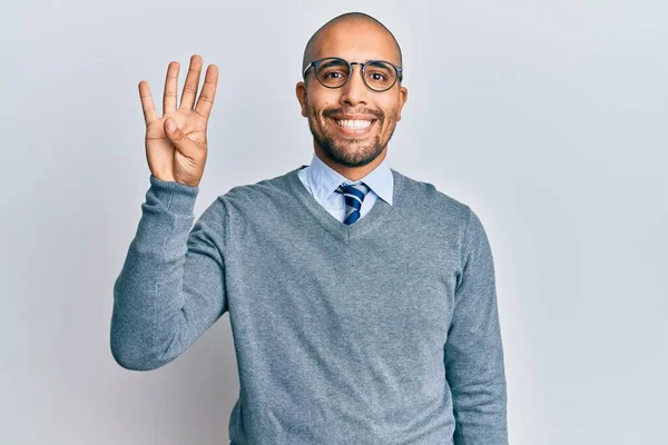 Hombre Adulto Hispano Con Gafas Estilo Negocios Mostrando Señalando Con — Foto de Stock