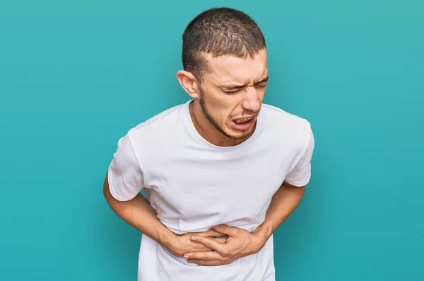 Hombre Joven Hispano Que Usa Una Camiseta Blanca Casual Con — Foto de Stock