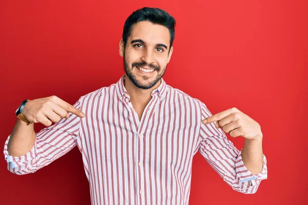 Jovem Hispânico Vestindo Camisa Negócios Olhando Confiante Com Sorriso Rosto — Fotografia de Stock