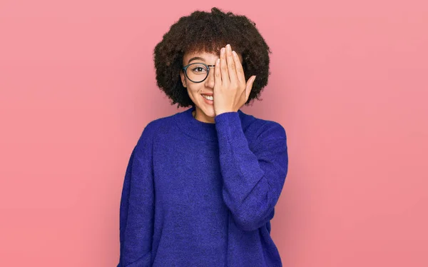 Young Hispanic Girl Wearing Casual Winter Sweater Glasses Covering One — Stock Photo, Image