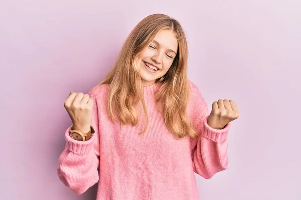 Hermosa Chica Caucásica Joven Con Ropa Casual Muy Feliz Emocionado —  Fotos de Stock