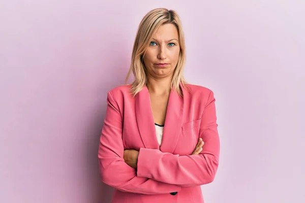 Middelbare Leeftijd Blanke Vrouw Draagt Zakelijke Jas Sceptisch Nerveus Afkeurende — Stockfoto