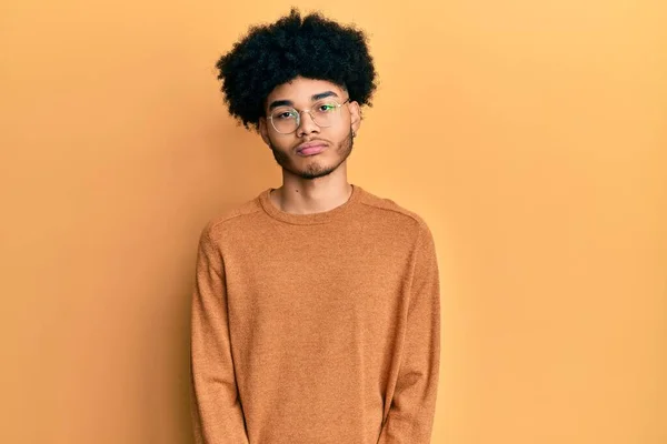 Jovem Afro Americano Com Cabelo Afro Vestindo Camisola Inverno Casual — Fotografia de Stock