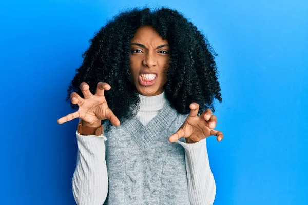 Mujer Afroamericana Con Pelo Afro Vistiendo Suéter Casual Invierno Sonriendo —  Fotos de Stock