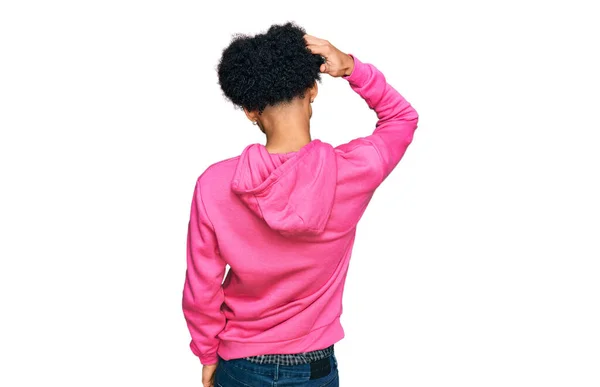 Ung Afrikansk Amerikansk Man Med Afro Hår Bär Casual Rosa — Stockfoto