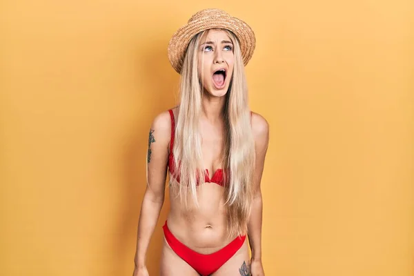 Young Caucasian Woman Wearing Bikini Summer Hat Angry Mad Screaming — Stock Photo, Image