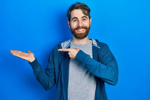 Caucasian Man Beard Wearing Casual Sweatshirt Amazed Smiling Camera While — Stock Photo, Image