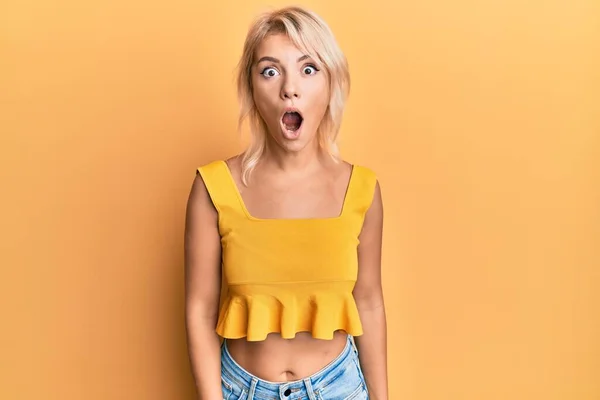 Young Blonde Girl Wearing Casual Clothes Afraid Shocked Surprise Amazed — Stock Photo, Image