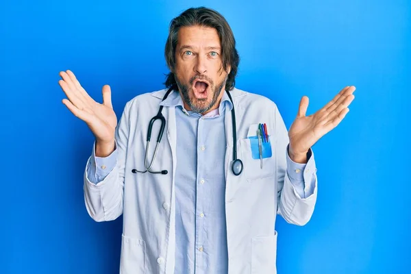 Middle Age Handsome Man Wearing Doctor Uniform Stethoscope Celebrating Crazy — Stock Photo, Image
