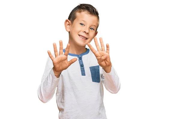 Urocze Kaukaskie Dziecko Luźnych Ubraniach Pokazujące Wskazujące Palcami Numer Dziewięć — Zdjęcie stockowe