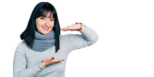 Young Hispanic Size Woman Wearing Winter Scarf Gesturing Hands Showing — Stock Photo, Image