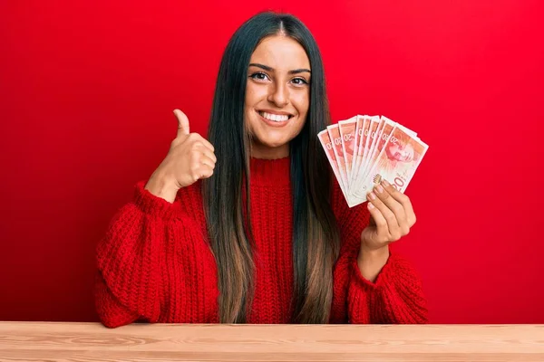 Beautiful Hispanic Woman Holding Israel Shekels Banknotes Smiling Happy Positive — Stock Photo, Image