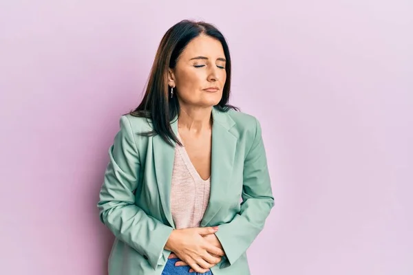 Brünette Frau Mittleren Alters Trägt Lässige Kleidung Mit Der Hand — Stockfoto