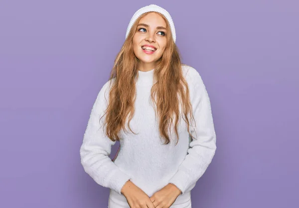 Young Caucasian Girl Wearing Wool Sweater Winter Cap Looking Away — Stock Photo, Image