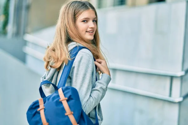 Krásný Kavkazský Student Teenager Úsměv Šťastný Vysoké Škole — Stock fotografie