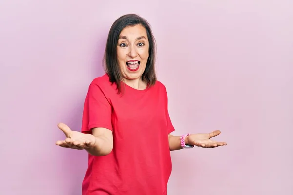 Middle Age Hispanic Woman Wearing Casual Clothes Smiling Cheerful Open — Stock Photo, Image