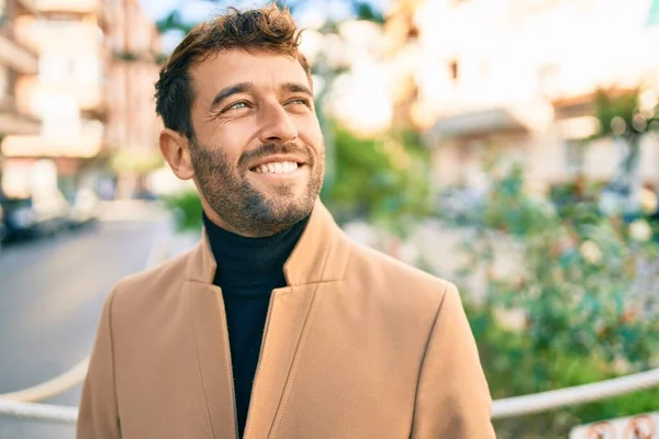 Beau Homme Affaires Portant Une Veste Élégante Souriant Heureux Plein — Photo