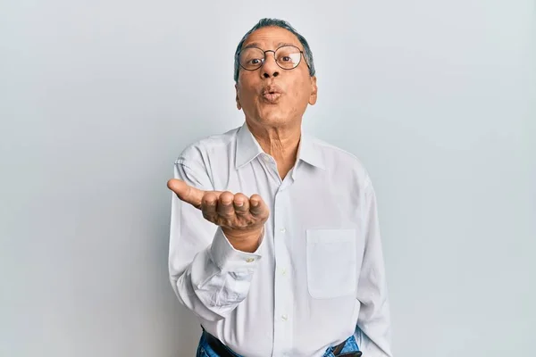 Hombre Indio Mediana Edad Vistiendo Ropa Casual Gafas Mirando Cámara — Foto de Stock