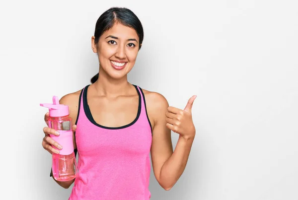 Vacker Asiatisk Ung Sport Kvinna Bär Sportkläder Dricka Flaska Vatten — Stockfoto
