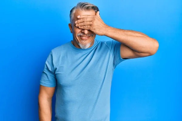 Hombre Pelo Gris Mediana Edad Vistiendo Ropa Casual Sonriendo Riendo — Foto de Stock