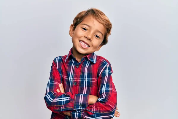 Adorabile Bambino Latino Che Indossa Abiti Casual Volto Felice Sorridente — Foto Stock