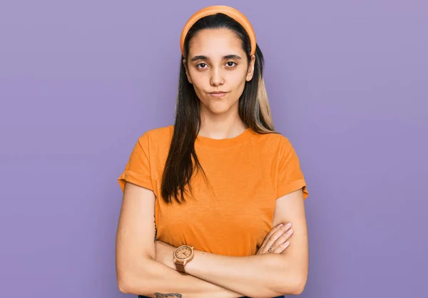 Jonge Latijns Amerikaanse Vrouw Draagt Nonchalante Kleding Sceptisch Nerveus Afkeurende — Stockfoto