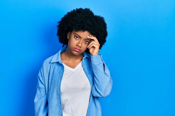 Giovane Donna Afroamericana Vestita Con Abiti Casual Preoccupata Stressata Problema — Foto Stock