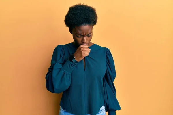 Young African American Girl Wearing Casual Clothes Feeling Unwell Coughing — Stock Photo, Image