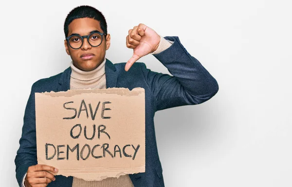 Jonge Knappe Latijns Amerikaanse Man Redt Onze Democratie Protestspandoek Met — Stockfoto