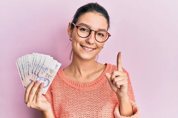 Young Caucasian Woman Holding Singapore Dollars Banknotes Smiling Idea Question — Stock Photo, Image