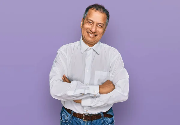 Homem Indiano Meia Idade Vestindo Camisa Branca Casual Rosto Feliz — Fotografia de Stock