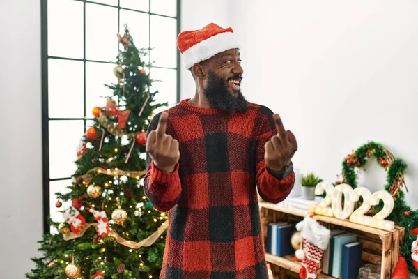 African American Man Wearing Santa Claus Hat Standing Christmas Tree — Zdjęcie stockowe