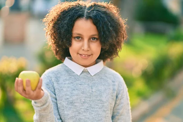 Förtjusande Hispanic Barn Flicka Leende Lycklig Stående Parken — Stockfoto