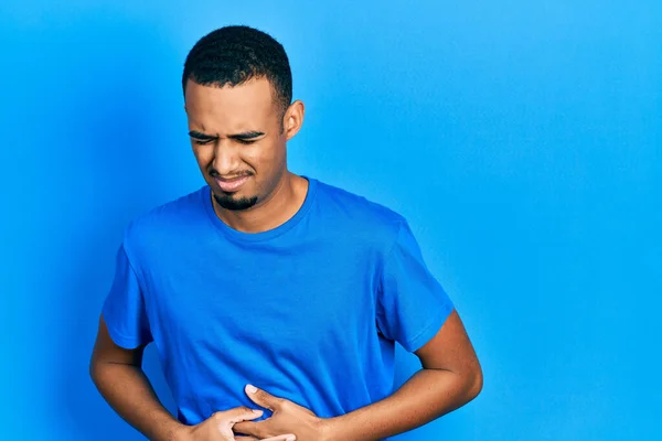 Jonge Afro Amerikaanse Man Draagt Casual Blauw Shirt Met Hand — Stockfoto