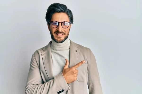 Junger Hispanischer Mann Businessjacke Und Brille Fröhlich Mit Einem Lächeln — Stockfoto