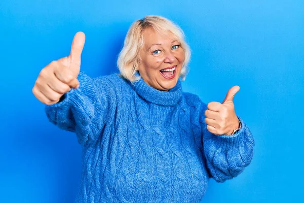 Middelbare Leeftijd Blonde Vrouw Dragen Casual Kleding Goed Keuren Doen — Stockfoto