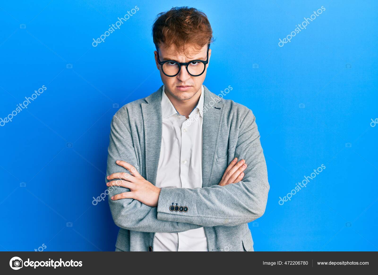 안경을 회의적 인디오 남자가 얼굴을 붉히는 부정적 — 스톡 사진 © Krakenimages.com #472206780, image size:1600x1167