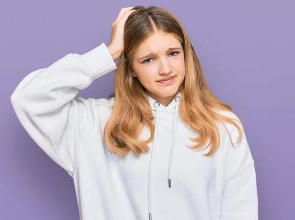 Belle Jeune Fille Caucasienne Portant Sweat Shirt Décontracté Confondre Interroger — Photo