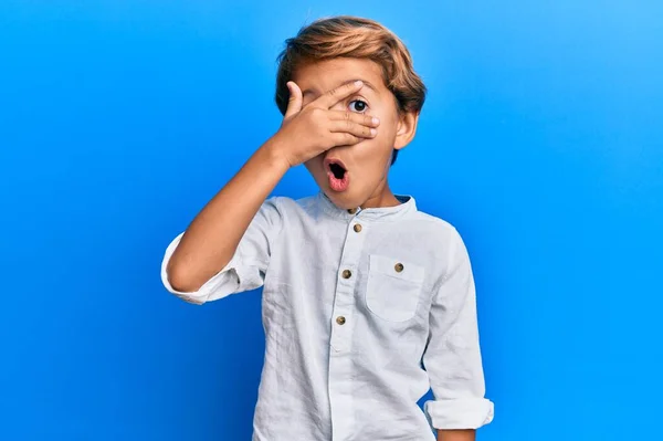 Entzückendes Lateinisches Kind Lässiger Kleidung Das Schockiert Gesicht Und Augen — Stockfoto