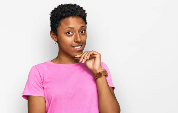 Young African American Woman Wearing Casual Clothes Looking Confident Camera — Stock Photo, Image