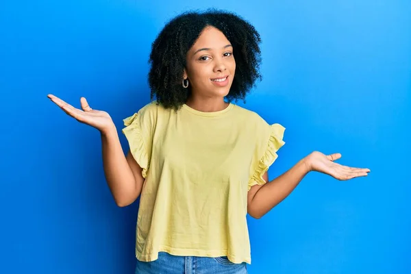 Giovane Ragazza Afroamericana Indossa Abiti Casual Espressione Indiscreta Confusa Con — Foto Stock