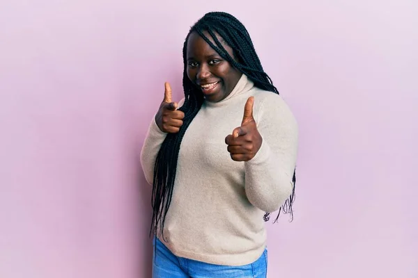 Mujer Negra Joven Con Trenzas Que Usan Suéter Invierno Casual — Foto de Stock